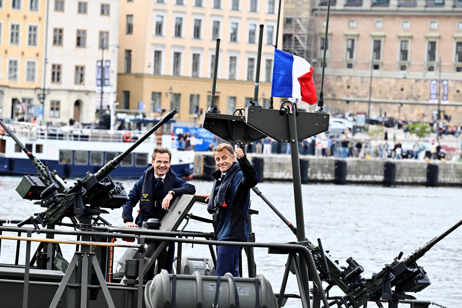 Sweden signs French warship order to boost defense
