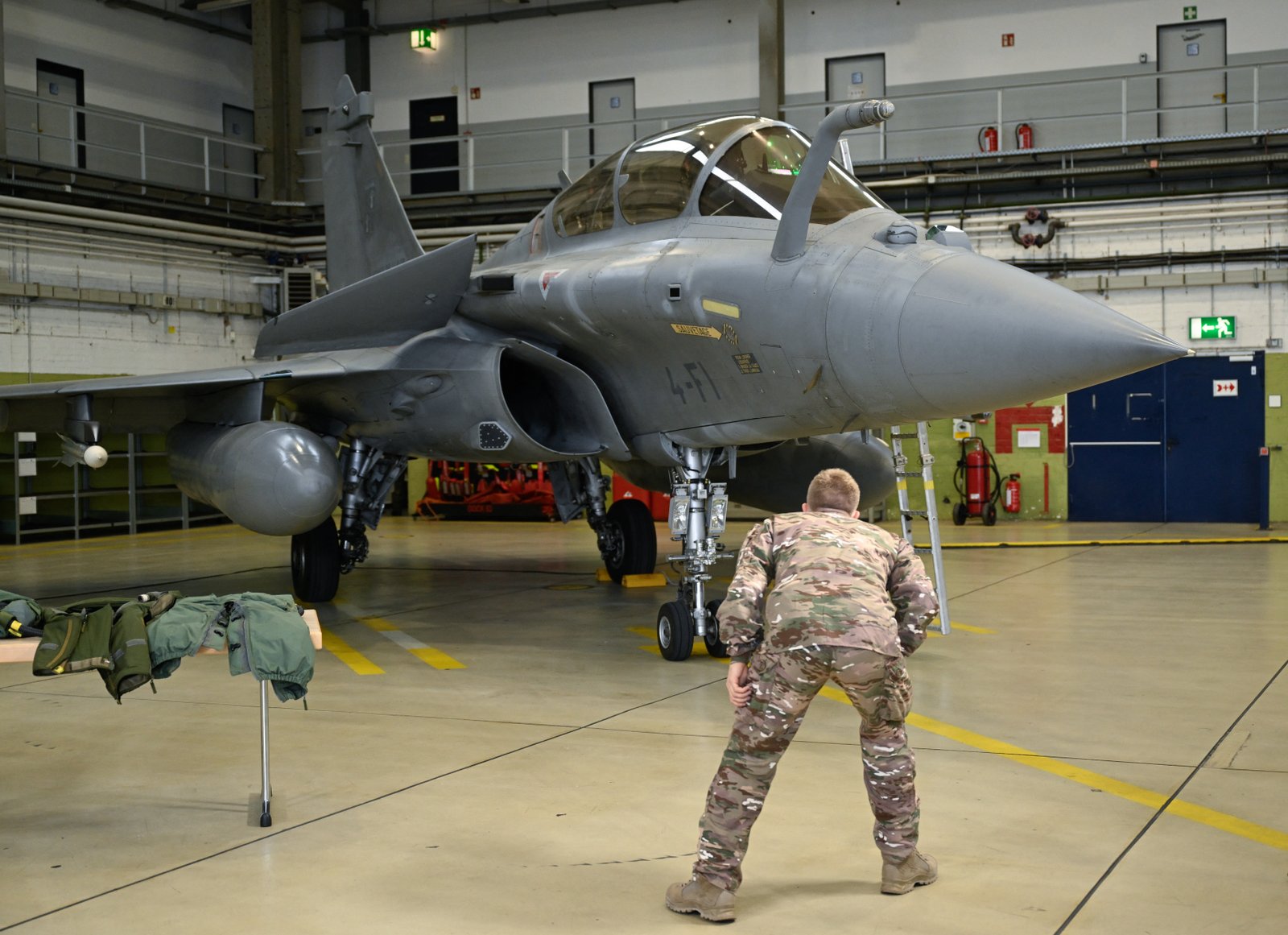 Bakan, Fransa'nın Kasım ayında Ukraynalı pilotları Rafale savaş uçakları konusunda eğitmeye başlayacağını söyledi