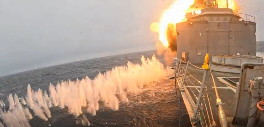 USS Klakring, ABD-İngiltere ortak SINKEX ile Atlantik'in dibine gönderildi