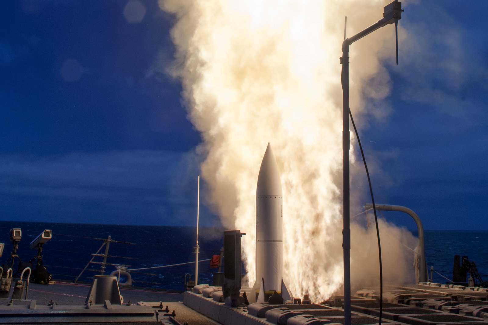 ABD Donanması, stok endişeleri nedeniyle RTX'ten Raytheon'a SM-6 füzeleri için 24,4 milyar dolar ödül verdi