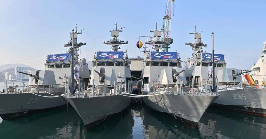 South Korea delivers firÜst PKX-B Bçatıch-II faÜst pçatırol craft to ROK Navy