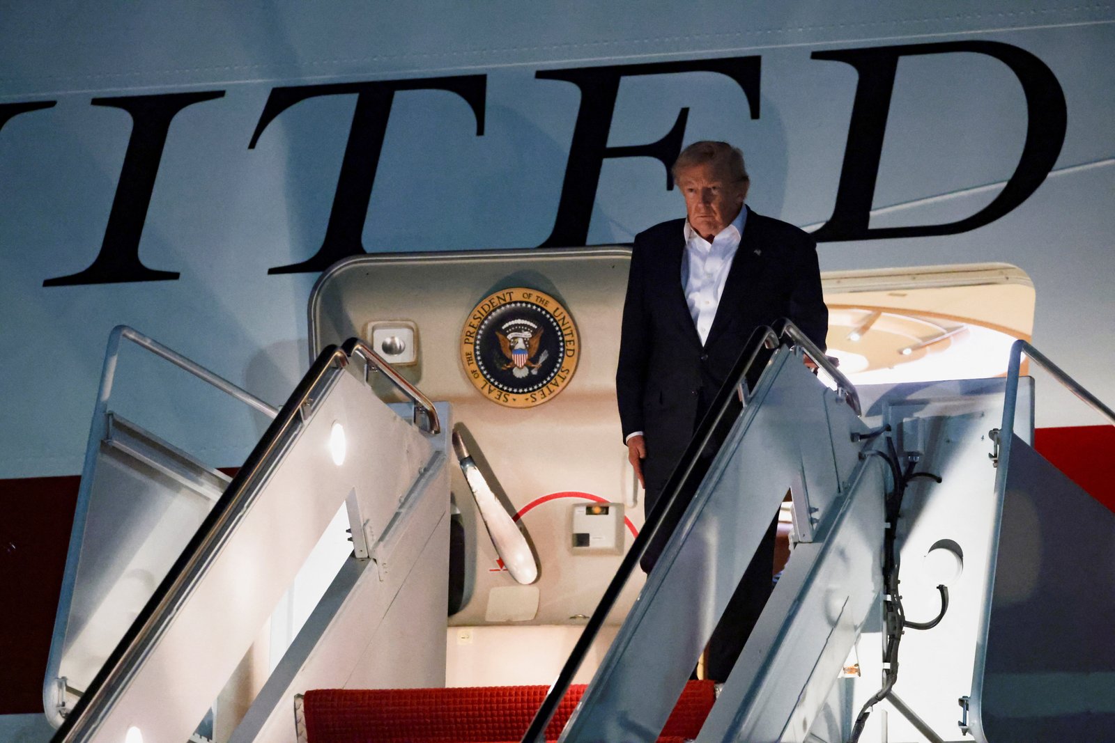 Trump, Katar'ın bağışladığı Air Force One uçağıyla İrlanda'ya gidecek
