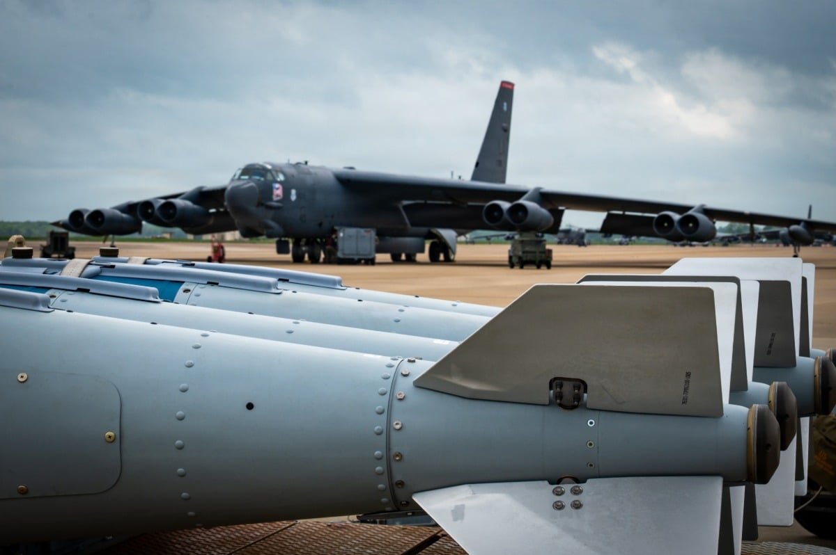 Boeing, B-52 bomba raf kitleri için 163 milyon dolarlık sipariş aldı
