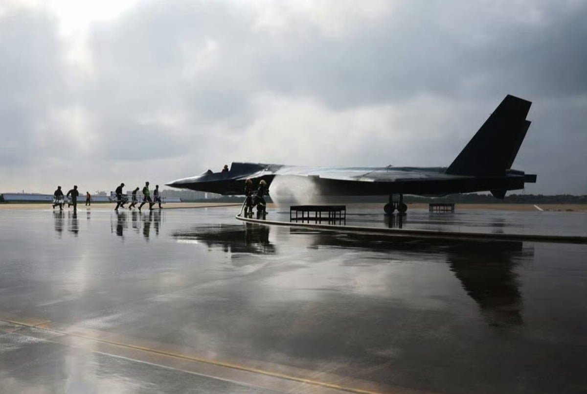Mystery Chinese 'stealth fighter' was just a fire trainer