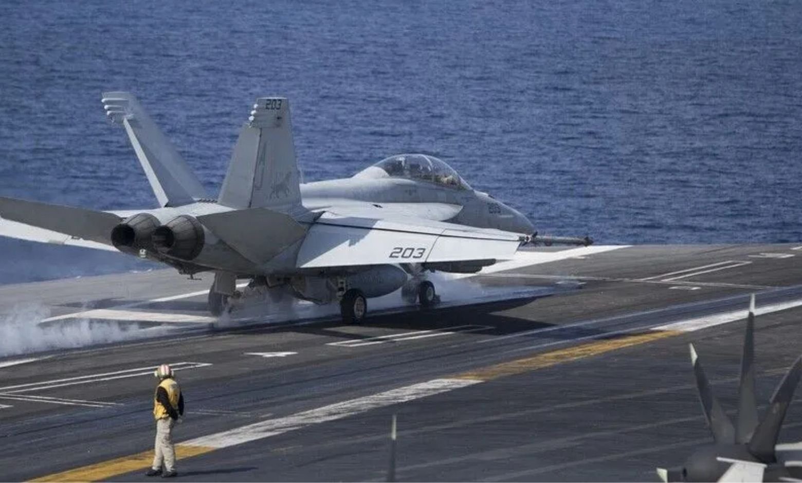 USS Eisenhower'da Uçak Kazası: 2 Pilot Fırlatma Koltuğu Kullandı