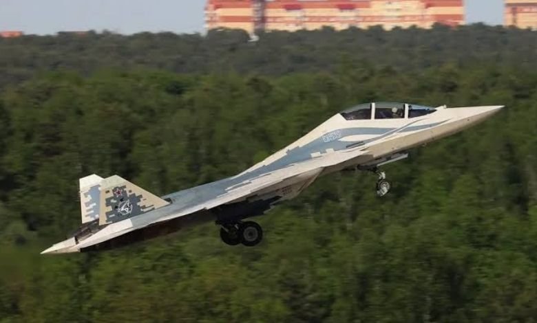 Su-57D’ye Yeni Görev: İHA Sürülerini Yönetecek