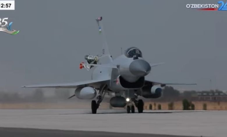 Özbekistan'ın J-10CE Uçakları İlk Kez Görüntülendi