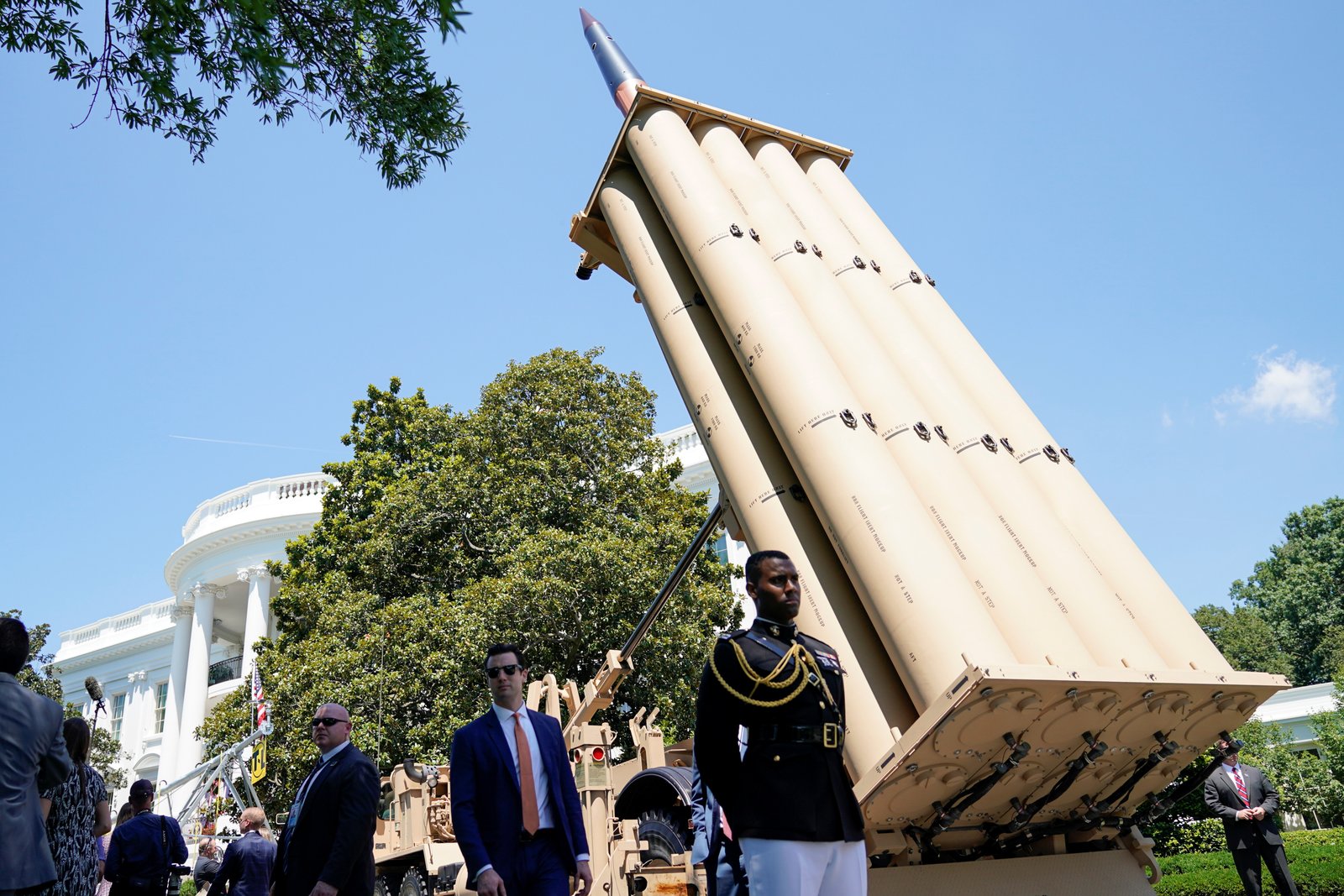 Pentagon endüstriye ne kadar hızlı daha fazla silah üretilebileceğini sordu. Numaralar gizli kalır.