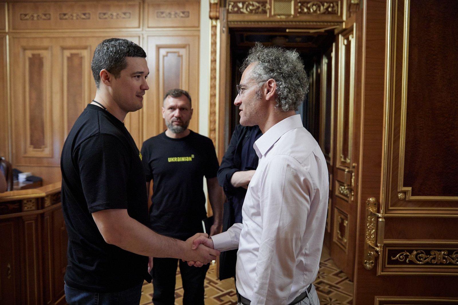 Devrik Ukraynalı savunma şefi, yeni girişimin ilk yatırımcısı olarak Palantir CEO'sunu atadı